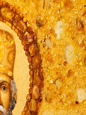 Икона из натурального янтаря «Святой Николай Чудотворец»