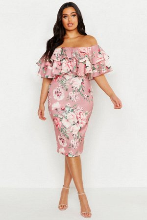 Розовое в цветы облегающее платье с открытыми плечами и пышным воланом сверху