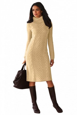 Бежевое вязаное платье-свитер с высоким отложным воротом и узором-"елочкой"