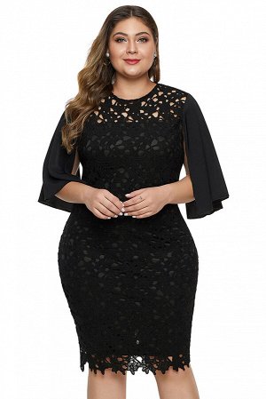 Черное кружевное платье-футляр с расклешенными рукавами с разрезами