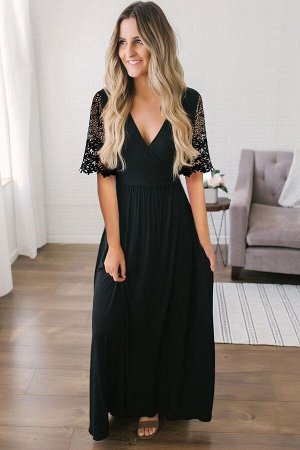 Черное приталенное макси платье с поясом и кружевными рукавами до локтя