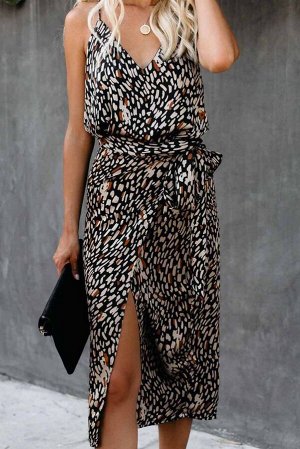 Темное платье с запахом и леопардовым принтом