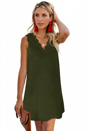 Зеленое мини платье-трапеция с V-образным вырезом и тонкой кружевной отделкой
