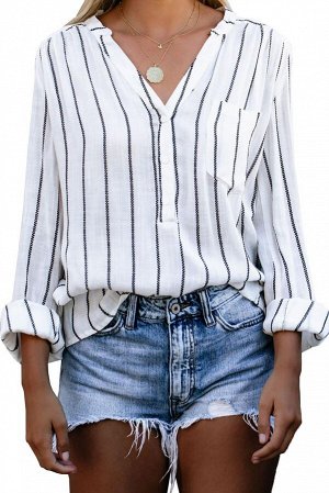Белая блуза-рубашка в вертикальную полоску и с нагрудным карманом