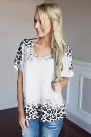 Белая блуза с леопардовым принтом и короткими рукавами