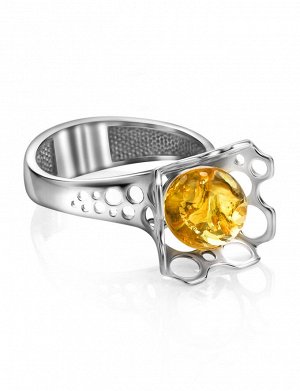 Яркое кольцо из серебра с натуральным янтарём лимонного цвета «Женева»