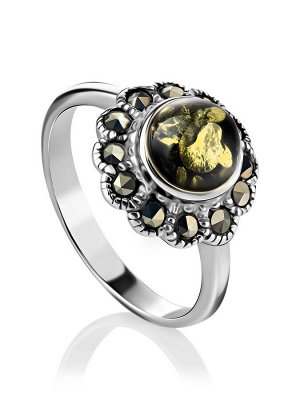 Очаровательное кольцо «Эйфория» с зелёным янтарём и марказитами