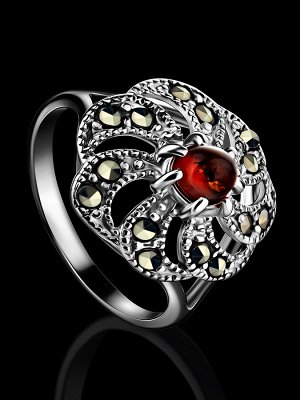 Яркое кольцо из серебра и марказитов, украшенное янтарём коньячного цвета «Эйфория», 006302479