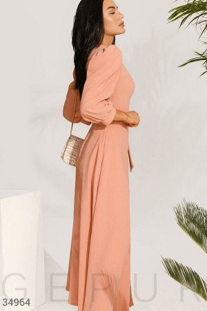 Утонченное персиковое платье