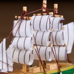 Корабль сувенирный малый «Аркхем», борта зелёные с жёлтой полосой, паруса белые, 3x10x10 см