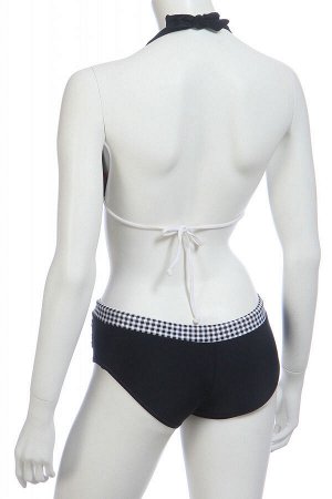 Нежный купальник Onix для девочки.  Модный верх и удобные трусики-шортики с аппликацией из россыпи страз.
