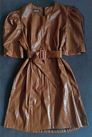 Платье Рост Модели 174
Материал: эко-кожа, цвет : коричневый
Реальное фото ниже.