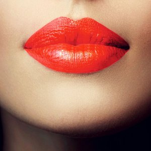 Увлажняющая губная помада POLE Elle Bliss №07 Classic red