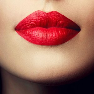 Вельветовая матовая губная помада POLE Elle Perfect №05 Classic red