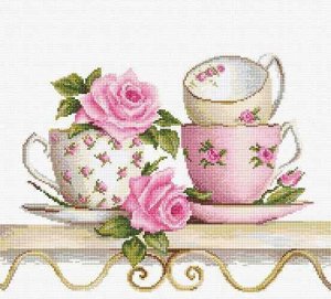 B2327 Чайные чашки с розами