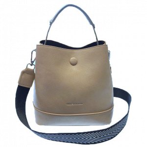 Классическая сумочка Charleez с широким ремнем через плечо из качественной эко-кожи цвета телесной пудры.