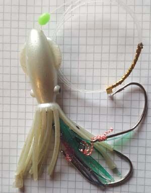 Каракатица 12,5 см. светонакопительная, оснащенная зеленым кальмарчиком