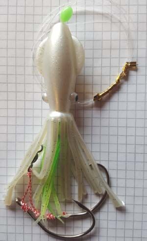 Каракатица 12,5 см. светонакопительная, оснащенная салатным кальмарчиком