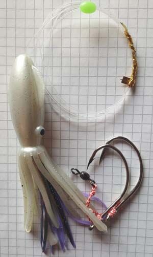 Каракатица 12,5 см. светонакопительная, оснащенная фиолетовым кальмарчиком