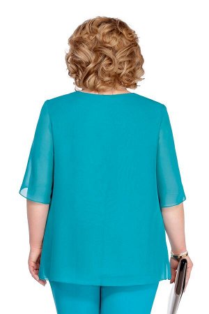 Блуза Блуза Pretty 1085 бирюза 
Состав ткани: ПЭ-100%;

Блуза прямого силуэта, выполненная из шифона. Имеет по переду узкую вертикальную вставку с плиссе. Вырез горловины округлый. Рукав втачной одно