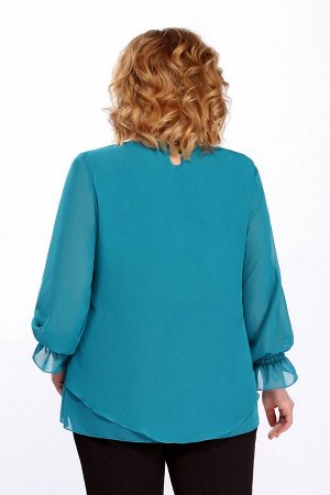 Блуза Блуза Pretty 1096 бирюза 
Состав ткани: Вискоза-20%; ПЭ-80%;

Блузка из шифона. Нижние детали переда и спинки длиннее верхних и закреплены в горловине и боковых швах. На полочке слева обработан