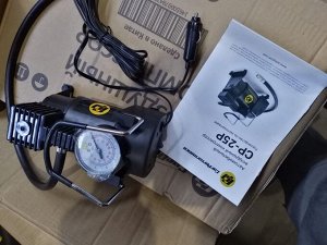 Компрессор воздушный CarPerformance, 25 л./мин., 12V/9A, 80W, 7 Атм., пластиковый корпус, шланг 0,6 м., кабель питания 2,8 м., питание от прикуривателя, набор из 3-х переходников для надувн. изделий