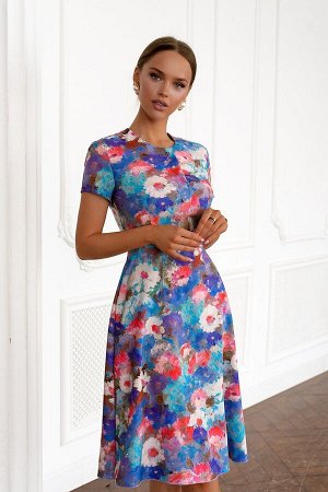 Платье Размер: 42 / 44 / 46 / 48
Шикарное платье из  легкого текстильного полотна.
Сзади замок 50 см .
35 % вискоза 65 % полиэстер