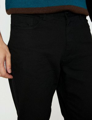 брюки Материал: %1  Эластан, %99 Хлопок Параметры модели:  рост: 188 cm, грудь: 97, талия: 75, бедра: 95 Надет размер: 42