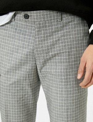 брюки Материал: %100 Хлопок Параметры модели:  рост: 188 cm, грудь: 99, талия: 75, бедра: 95 Надет размер: 42