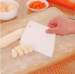 Пластиковый скребок для выпечки