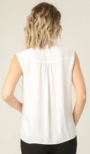 Блуза Вис 30% ПЭ 70%
Блуза из текстилього полотна, прямого силуэта, со спущенной линией плеча, без рукавов.
Застежка центральная на петли и пуговицы.
Воротник стойка, в концы которого втачаны ленты, з