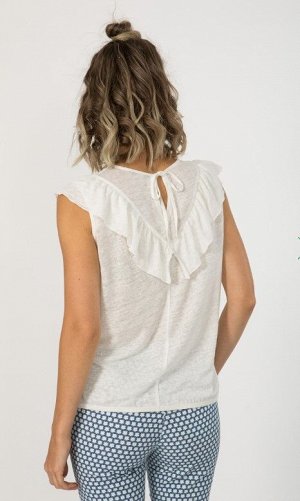 Блуза Лён100%
Трикотажная блуза прямого силуэта, с округлым вырезом горловины, без рукавов.
Спинка со средним швом, фигурными кокетками, V-образным вырезом и завязками по горловине. На переде наклонны