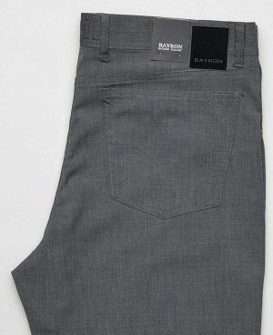 Джинсы Летние классические пятикарманные джинсы, слегка зауженного кроя с застежкой на молнию, изготовлены из легкой ткани, прекрасно подходят для жаркой погоды.
Фабричное производство, правильные лек