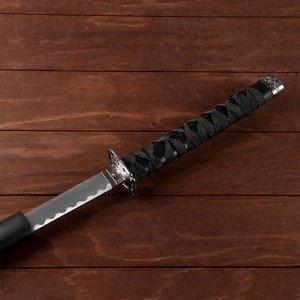 Сувенирное оружие «Катана на подставке». чёрные ножны с резным драконом. 102см