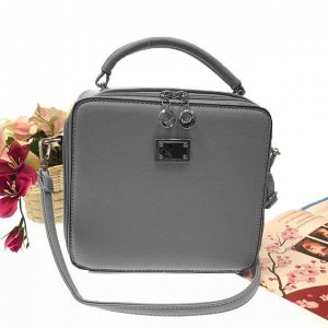 Изящная сумочка-коробочка Blumarin с ремнем через плечо из матовой эко-кожи дымчато-серый цвета.