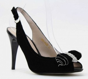 Босоножки Страна производитель: Китай
Вид обуви: Босоножки
Размер женской обуви x: 36
Полнота обуви: Тип «F» или «Fx»
Материал верха: Замша
Материал подкладки: Натуральная кожа
Каблук/Подошва: Каблук
