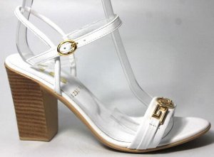 Босоножки Страна производитель: Турция
Размер женской обуви x: 36
Материал верха: Натуральная кожа
Высота каблука (см): 8
Цвет: Белый
Размер женской обуви: 36, 36, 37, 38, 39, 40
натуральная кожа
кабл