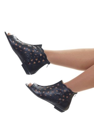 Босоножки Страна производитель: Турция
Вид обуви: Сандалии
Размер женской обуви x: 36
Полнота обуви: Тип «F» или «Fx»
Материал верха: Натуральная кожа
Материал подкладки: Натуральная кожа
Стиль: Город