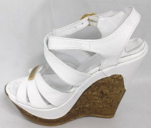 Босоножки Страна производитель: Турция
Размер женской обуви x: 36
Полнота обуви: Тип «F» или «Fx»
Материал верха: Натуральная кожа
Материал подкладки: Натуральная кожа
Каблук/Подошва: Платформа
Тип но