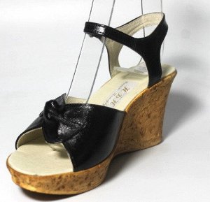 Босоножки Страна производитель: Россия
Размер женской обуви x: 35
Материал верха: Натуральная кожа
Высота платформы: 7.5 см
Цвет: Черный
Размер женской обуви: 35, 35, 36, 37, 38, 39
натуральная кожа (