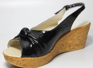 Босоножки Страна производитель: Россия
Размер женской обуви x: 36
Материал верха: Натуральная кожа
Высота платформы: 6 см
Размер женской обуви: 36, 36, 37, 38, 39, 40
натуральная кожа (лак)
стелька - 
