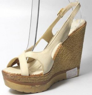 Босоножки Страна производитель: Турция
Вид обуви: Босоножки
Размер женской обуви x: 36
Полнота обуви: Тип «F» или «Fx»
Материал верха: Натуральная кожа
Материал подкладки: Натуральная кожа
Цвет: Бежев