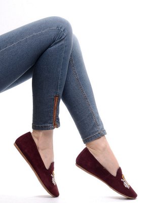 Туфли Страна производитель: Китай
Полнота обуви: Тип «F» или «Fx»
Материал верха: Замша
Цвет: Бордовый
Материал подкладки: Натуральная кожа
Стиль: Повседневный
Форма мыска/носка: Закругленный
Тип носк