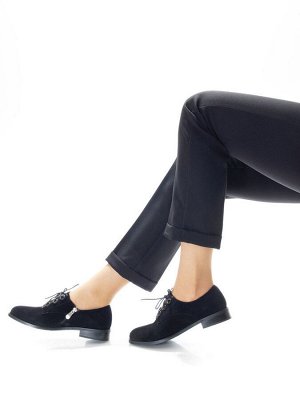 Туфли Страна производитель: Китай
Полнота обуви: Тип «F» или «Fx»
Материал верха: Замша
Цвет: Черный
Материал подкладки: Натуральная кожа
Стиль: Деловой
Форма мыска/носка: Закругленный
Каблук/Подошва: