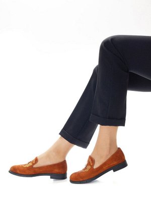 Туфли Страна производитель: Китай
Полнота обуви: Тип «F» или «Fx»
Сезон: Весна/осень
Тип носка: Закрытый
Форма мыска/носка: Закругленный
Каблук/Подошва: Каблук
Высота каблука (см): 2,5
Материал верха: