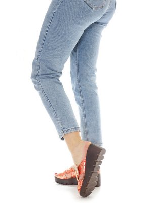 Шлепки Страна производитель: Турция
Размер женской обуви x: 36
Полнота обуви: Тип «F» или «Fx»
Вид обуви: Шлепанцы
Материал верха: Нубук
Материал подкладки: Натуральная кожа
Стиль: Повседневный
Каблук