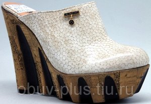 Шлепки Страна производитель: Турция
Размер женской обуви x: 37
Полнота обуви: Тип «F» или «Fx»
Вид обуви: Сабо/Клоги
Материал верха: Лаковая кожа натуральная
Материал подкладки: Натуральная кожа
Каблу