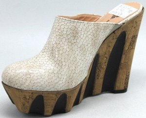 Шлепки Страна производитель: Турция
Вид обуви: Сабо/Клоги
Размер женской обуви x: 37
Полнота обуви: Тип «F» или «Fx»
Материал верха: Лаковая кожа натуральная
Материал подкладки: Натуральная кожа
Каблу