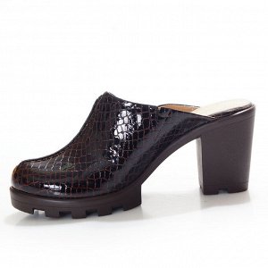 Шлепки Страна производитель: Турция
Вид обуви: Шлепанцы
Размер женской обуви x: 37
Полнота обуви: Тип «F» или «Fx»
Материал верха: Лаковая кожа натуральная
Материал подкладки: Натуральная кожа
Стиль: 