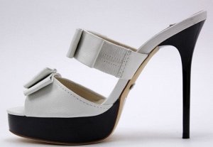 Шлепки Страна производитель: Китай
Вид обуви: Шлепанцы
Размер женской обуви x: 35
Полнота обуви: Тип «F» или «Fx»
Материал верха: Натуральная кожа
Материал подкладки: Натуральная кожа
Стиль: Городской